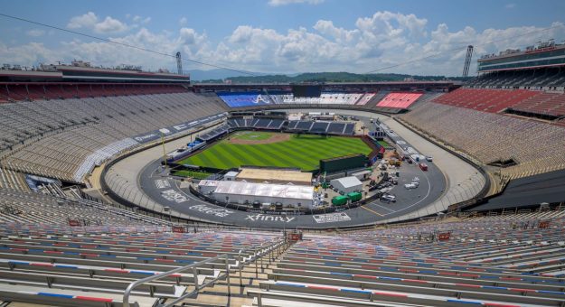 Visit El mundo de la NASCAR y las Grandes Ligas se unen en un fin de semana histórico en Bristol page