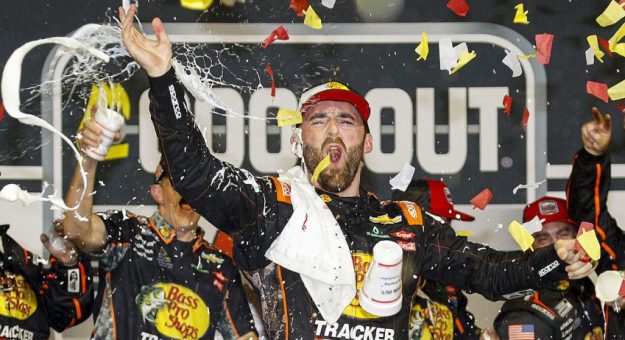 Visit Proyección del ganador para la Cook Out 400 en el Richmond Raceway page
