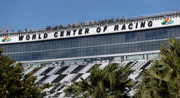 Visit Quedan 2 puestos para los Playoffs y solo una carrera en el Daytona International Speedeway page