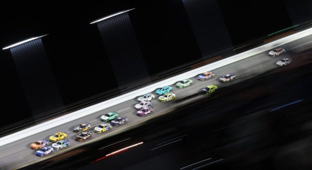 Visit Los sueños de Playoffs y el caos de Daytona se enfrentan en la Coke Zero Sugar 400 page