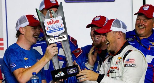 Visit Parker Kligerman ganó la Wawa 250 en relevo de Connor Zilisch en el Daytona International Speedway page