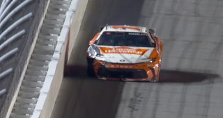 Denny Hamlin has tire issue, hits outside wall hard at Daytona