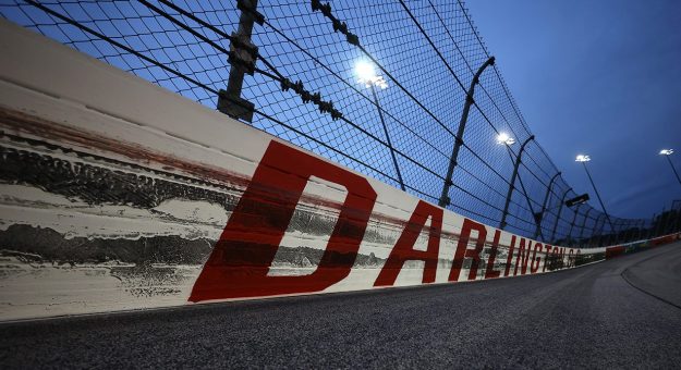 Visit Darlington acecha a los aspirantes al título de la NASCAR Cup Series 2025 page