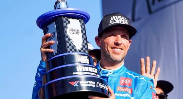 Visit Denny Hamlin logró la victoria 200 de Toyota en la NASCAR Cup Series page