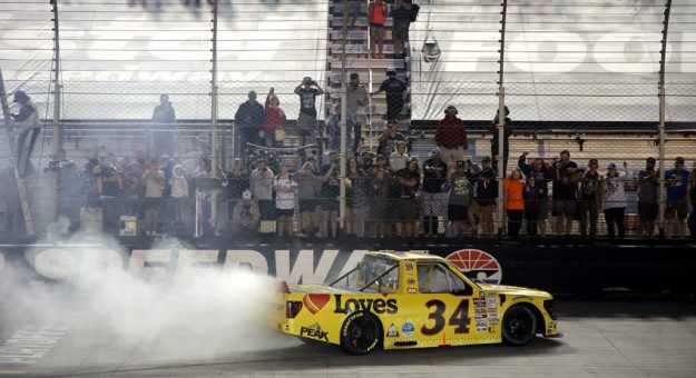 Visit Layne Riggs ganó UNOH 250 de la Craftsman Trucks Series 2025 en Bristol page