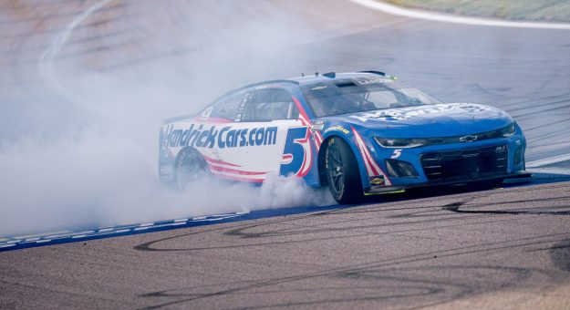 Visit Proyección del ganador para la Hollywood Casino 400 de la Cup Series 2025 en Kansas page