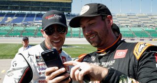 Briscoe tops teammate Hamlin for Kansas pole award