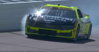 Blaney suffers tire issue, hits wall early in Kansas practice session