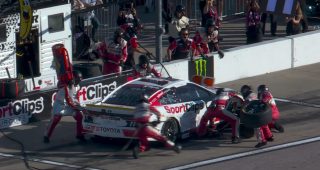 Jack mishap loses Hamlin the lead late at Kansas