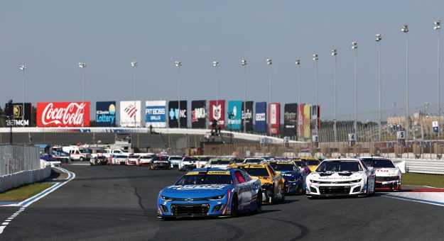 Visit Llegó la hora del Charlotte Roval y carrera de eliminación en los Playoffs Cup Series 2025 page