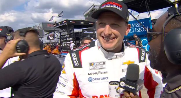Visit Michael McDowell ganó la Pole Position para la YellaWood 500 de los Playoffs Cup Series 2025 page