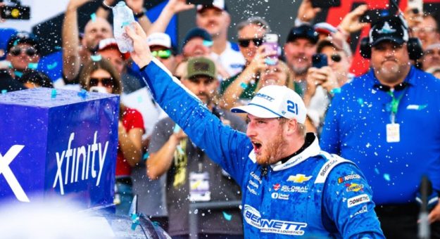 Visit Austin Hill ganó la United Rentals 250 de los Playoffs Xfinity Series 2025 en Talladega page