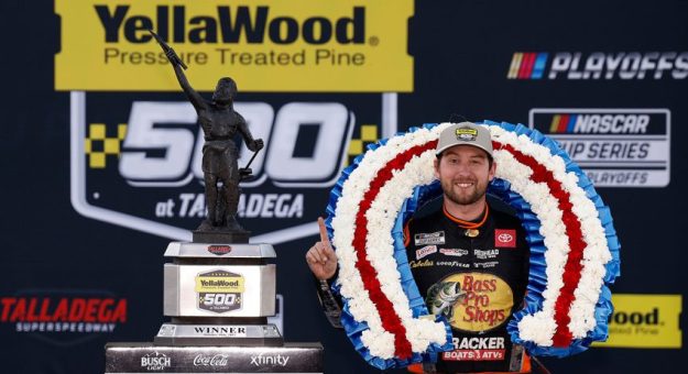 Visit Chase Briscoe ganó la YellaWood 500 en Talladega y avanzó a la Championship 4 page