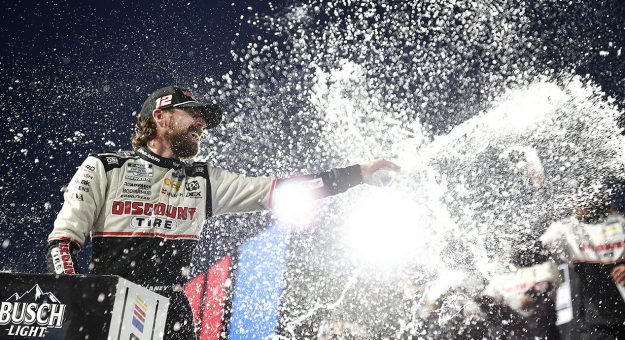 Visit Proyección del ganador para la Xfinity 500 de los Playoffs Cup Series 2025 en Martinsville page