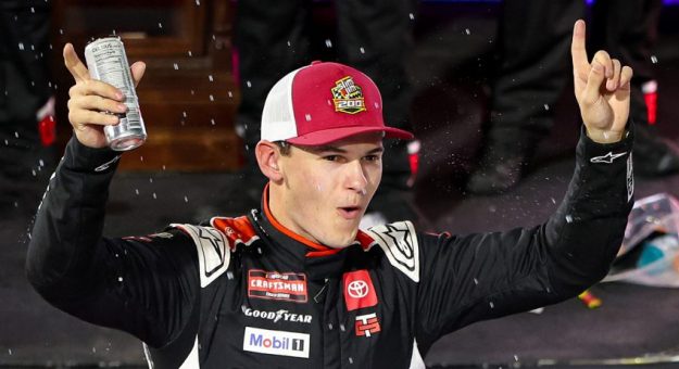 Visit Corey Heim ganó la Slim Jim 200 de los Playoffs Truck Series 2025 en Martinsville page