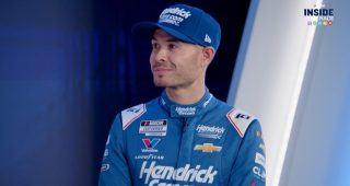 Larson emerges from slump, ready to tackle title No. 2