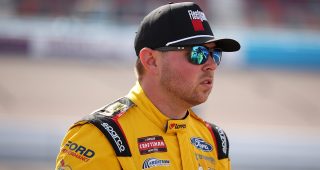 Layne Riggs wins pole for Truck Series title race at Phoenix