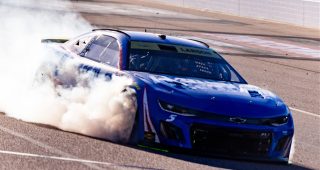 Disaster strikes Larson, Briscoe as both have tire go down
