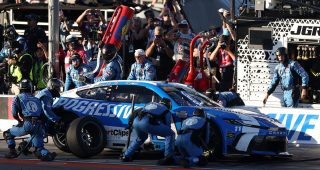 Steve Letarte weighs in on Denny Hamlin’s four-tire call