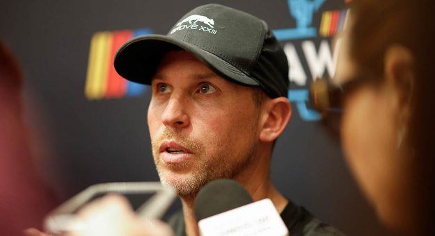 Visit Denny Hamlin sobre su regreso en 2026: ‘Necesitaré tiempo con esto’ page