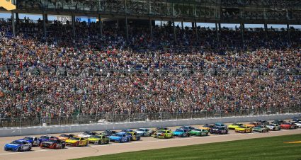 5 11 25 Cup Series Kansas Frontstretch.jpg
