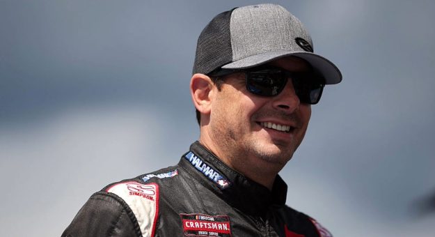 Visit Stewart Friesen camina sin ayuda por primera vez desde el accidente en dirt modified cars page