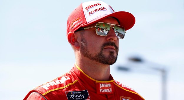 Visit Michael Annett, expilotó de la Xfinity Series, murió a los 39 años page