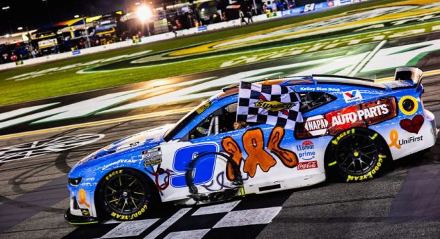 Visit Autos con el mejor look de las 3 series nacionales NASCAR 2025 page