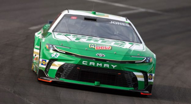 Visit Legacy Motor Club firmó a Justin Alexander como Jefe de Equipo del No. 43 de Erik Jones page