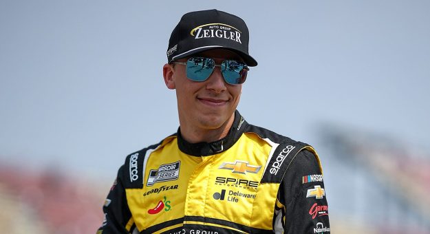 Visit Spire Motorsports firmó a Carson Hocevar como piloto del Chevrolet No. 77 a largo plazo page