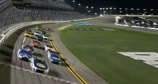 Chase Elliott wins a clean Duel 2 race at Daytona, Alfredo locks in