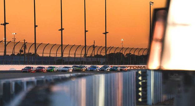 Visit La NASCAR adelantó el inicio de la Daytona 500 2026 por amenaza de lluvia page
