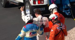 Baltazar Leguizamón slams into barrier, caution flag flies