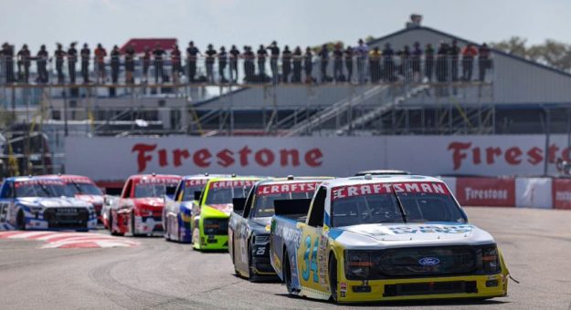 Visit Layne Riggs ganó la OnlyBulls Green Flag 150 de la Truck Series en St. Petersburg page