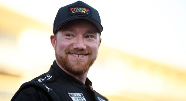 Visit Tyler Reddick lleva el impulso a Phoenix en busca de su 4ta. victoria consecutiva page