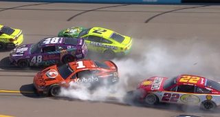 Huge Phoenix wreck involves several contenders during final stage