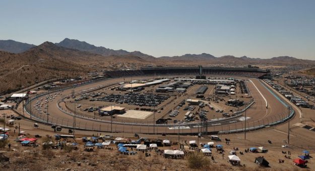 Visit Todo listo para la Straight Talk Wireless 500 de la Cup Series 2026 en Phoenix page