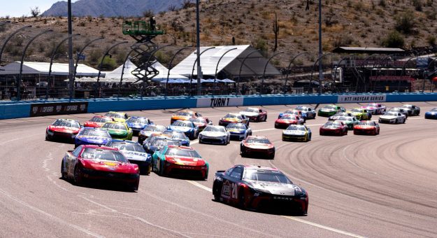 Visit 3 Up, 3 Down: Pilotos en diferentes direcciones de Phoenix a Las Vegas page
