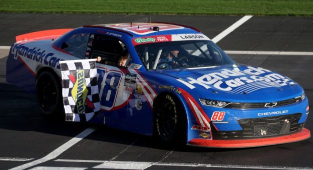 Visit Kyle Larson ganó la The LiUNA! de la O´Reilly Auto Parts Series 2026 en Las Vegas page