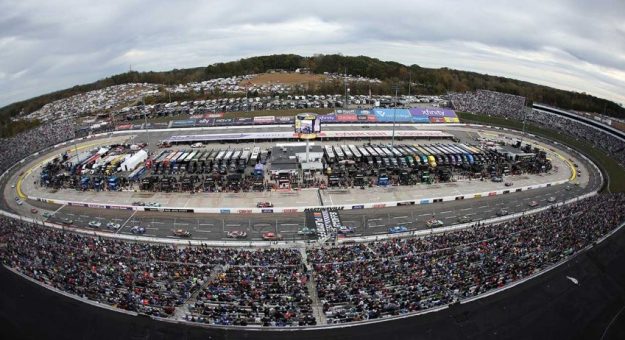 Visit Todo listo para la Cook Out 400 Cup Series 2026 en el Martinsville Speedway page