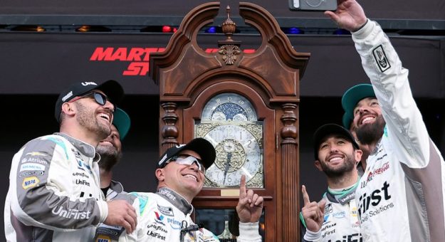 Visit Chase Elliott ganó la Cook Out 400 de la Cup Series 2026 en el Martinsville Speedway page
