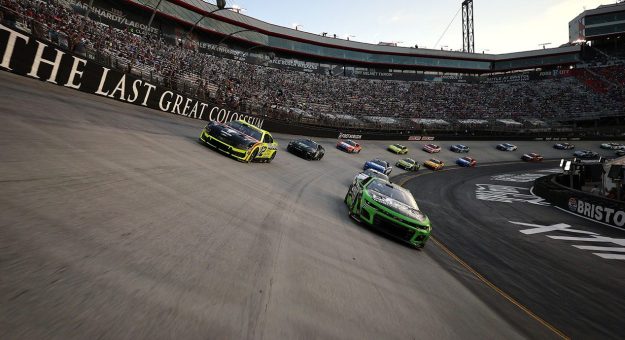 Visit Kyle Larson intentará romper su sequía de victorias en el Bristol Motor Speedway page