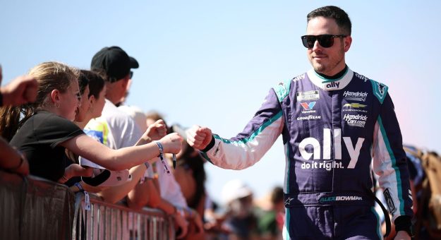Visit Alex Bowman dado de alta para regresar a la Cup Series en Bristol page