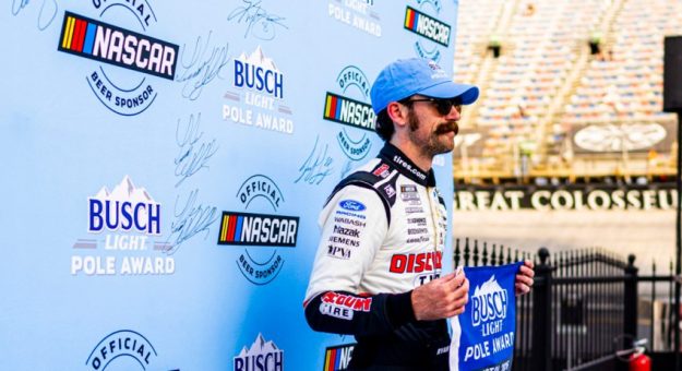 Visit Ryan Blaney ganó la Pole Position para la Food City 500 de la Cup Series 2026 en Bristol page