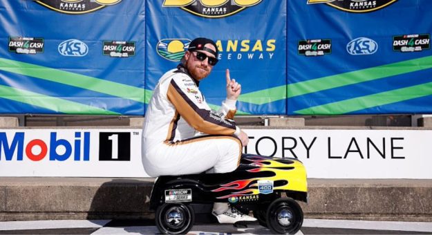 Visit Las mejores fotos del fin de semana NASCAR Primavera 2026 en el Kansas Speedway page