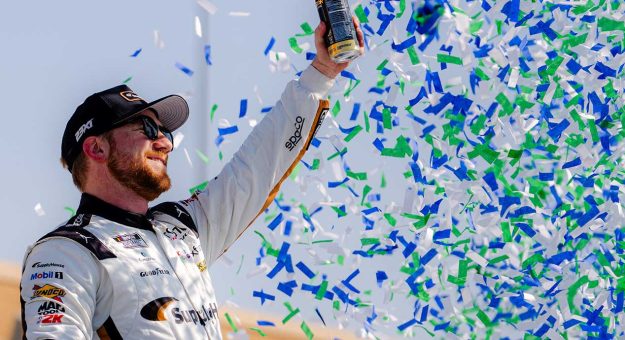 Visit Tyler Reddick reescribe la historia tras su victoria en el Kansas Speedway page