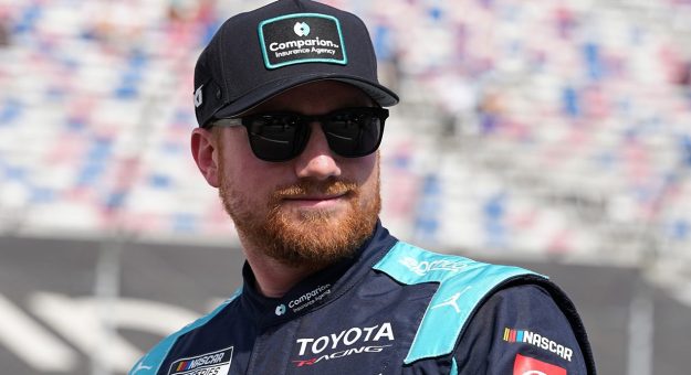 Visit Tyler Reddick firmó extensión de contrato multianual con 23XI Racing page
