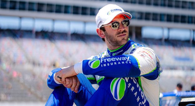 Visit Daniel Suárez lidera a los pilotos que dominan en el Texas Motor Speedway page