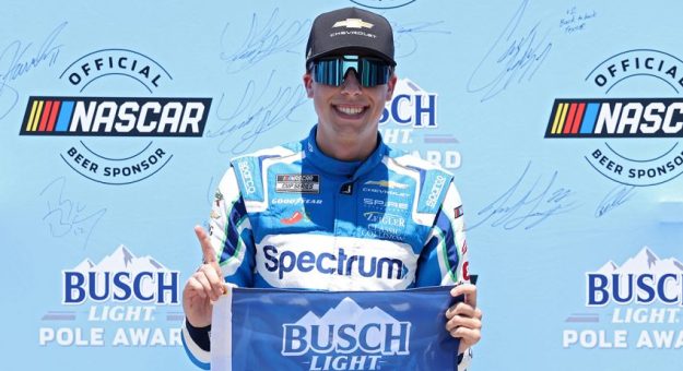 Visit Carson Hocevar ganó la Pole Position para la Würth 400 en Texas; Daniel Suárez P2 page
