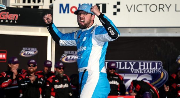 Visit Kaden Honeycutt ganó la Bully Hill Vineyards 176 at The Glen de la Craftsman Truck Series 2026 page